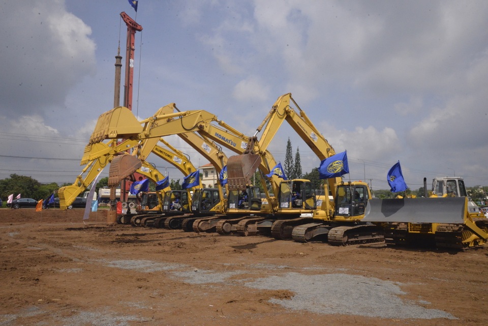 Phó Thủ tướng nhấn nút khởi công dự án cao tốc Phan Thiết - Dầu Giây - 5 Phó Thủ tướng nhấn nút khởi công dự án cao tốc Phan Thiết - Dầu Giây - 5