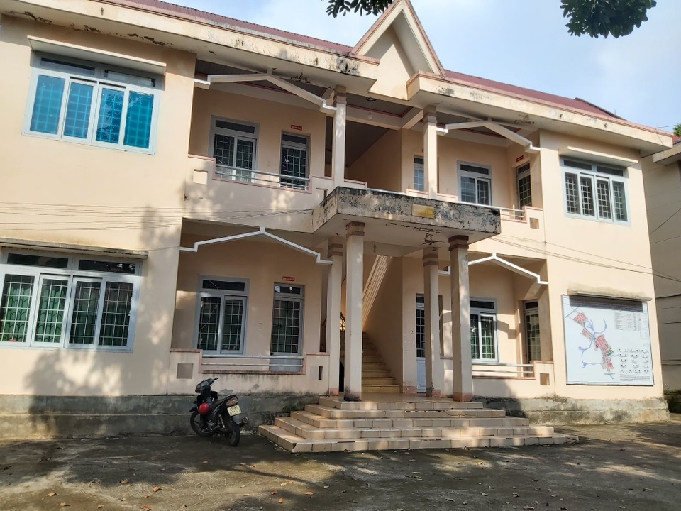 Chỉ huy trưởng quân sự phường nhận 100 triệu đồng chạy suất giáo viên - 1 Chỉ huy trưởng quân sự phường nhận 100 triệu đồng chạy suất giáo viên - 1