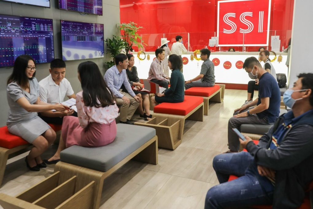 Chứng khoán lúc thăng lúc trầm, điều gì quan trọng nhất với nhà đầu tư? - 1 Chứng khoán lúc thăng lúc trầm, điều gì quan trọng nhất với nhà đầu tư? - 1