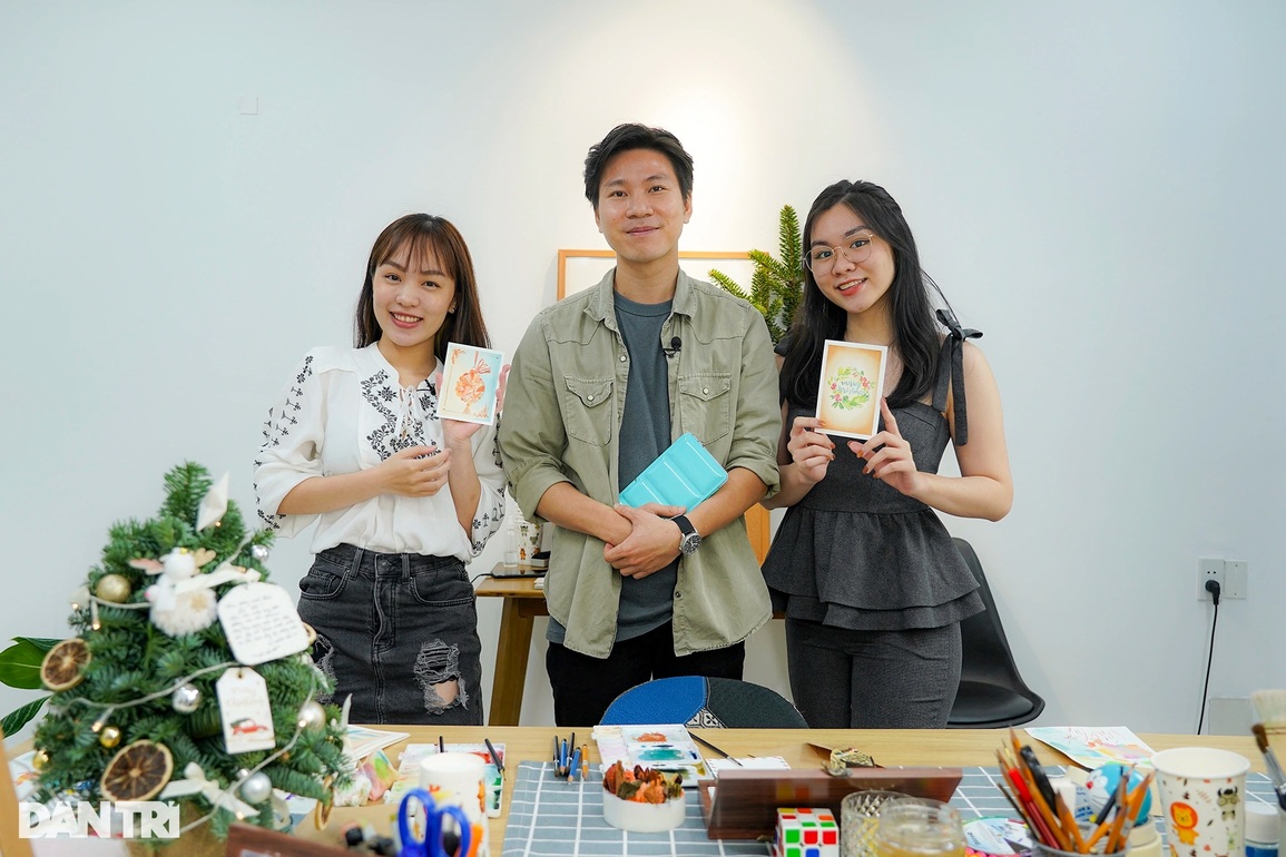Thư giãn cùng lớp học vẽ thiệp Giáng sinh bằng màu nước - 6 Thư giãn cùng lớp học vẽ thiệp Giáng sinh bằng màu nước - 6