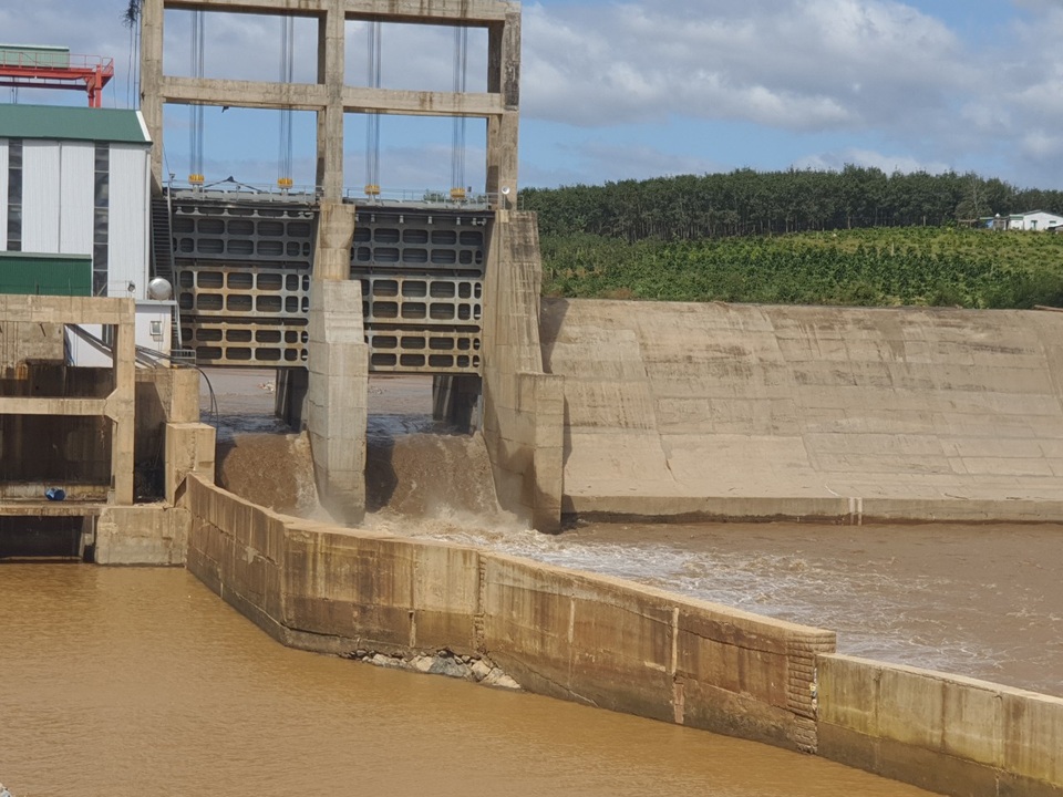 Nhanh chóng hỗ trợ người dân khôi phục đời sống - 3 Nhanh chóng hỗ trợ người dân khôi phục đời sống - 3
