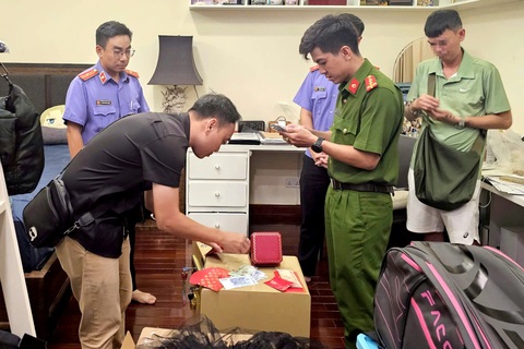 Cảnh sát khám xét nơi ở của diễn viên Trương Ngọc Ánh