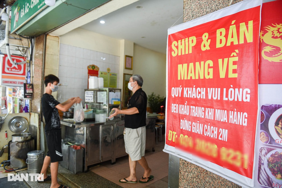 Cảnh cửa đóng then cài, đìu hiu ở phố ẩm thực không ngủ Hà Nội - 3 Cảnh cửa đóng then cài, đìu hiu ở phố ẩm thực không ngủ Hà Nội - 3