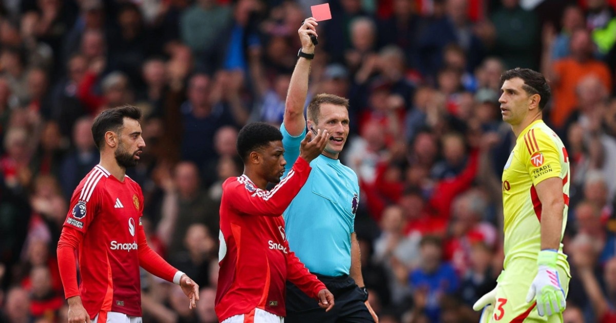 Man Utd khiến Aston Villa tuột vé dự Champions League