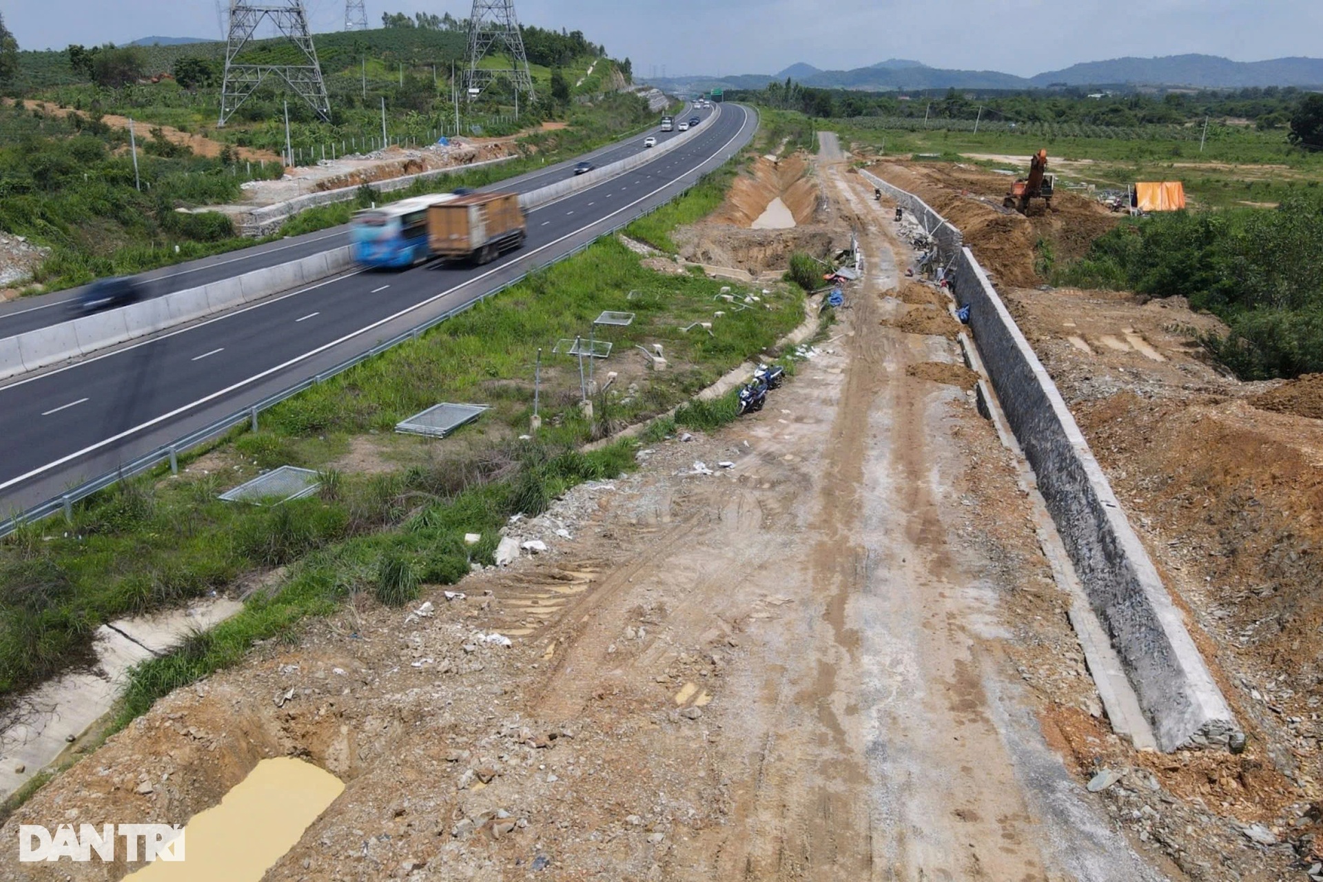 Xây hai bức tường, hồ điều tiết chống ngập cao tốc Phan Thiết - Dầu Giây - 1 Xây hai bức tường, hồ điều tiết chống ngập cao tốc Phan Thiết - Dầu Giây - 1