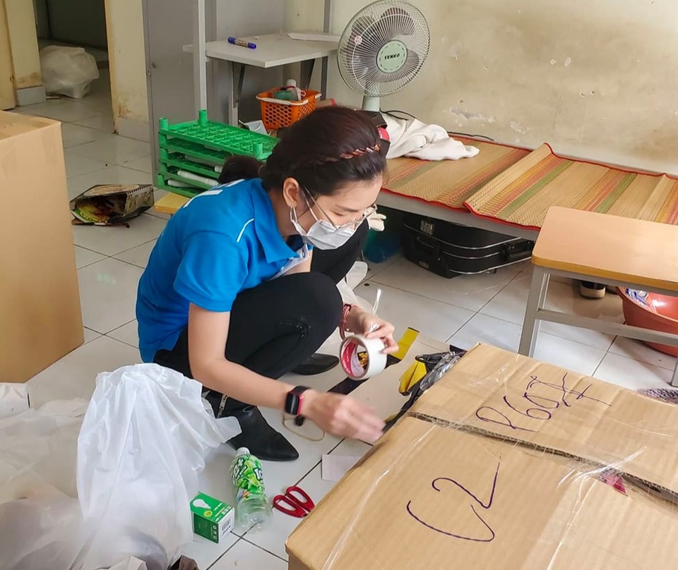 Hàng trăm giảng viên, sinh viên dốc sức thu dọn ký túc xá làm khu cách ly - 5 Hàng trăm giảng viên, sinh viên dốc sức thu dọn ký túc xá làm khu cách ly - 5