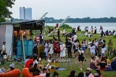 Hà Nội đóng cửa khu vui chơi bãi đá sông Hồng