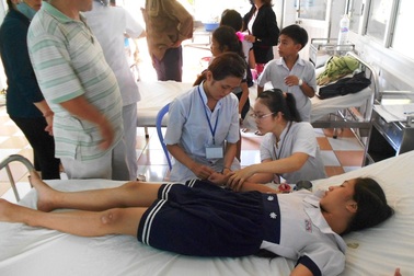 7 học sinh tiểu học nhập viện sau khi uống thuốc tẩy giun