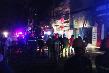 Cháy tiệm may lúc rạng sáng, 4 người thoát chết