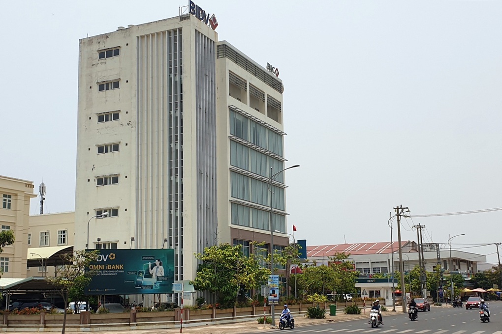 Đề nghị truy tố cựu Giám đốc Ngân hàng BIDV Phú Yên - 1 Đề nghị truy tố cựu Giám đốc Ngân hàng BIDV Phú Yên - 1