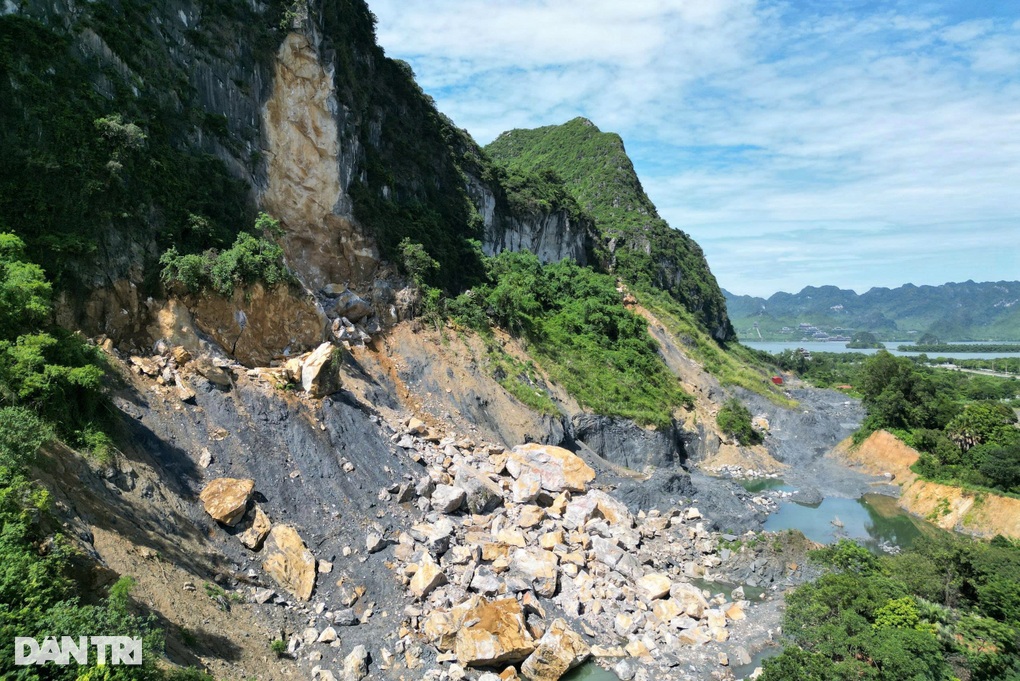 Sạt lở hàng nghìn khối đá ở Ninh Bình, người dân nơm nớp lo sợ