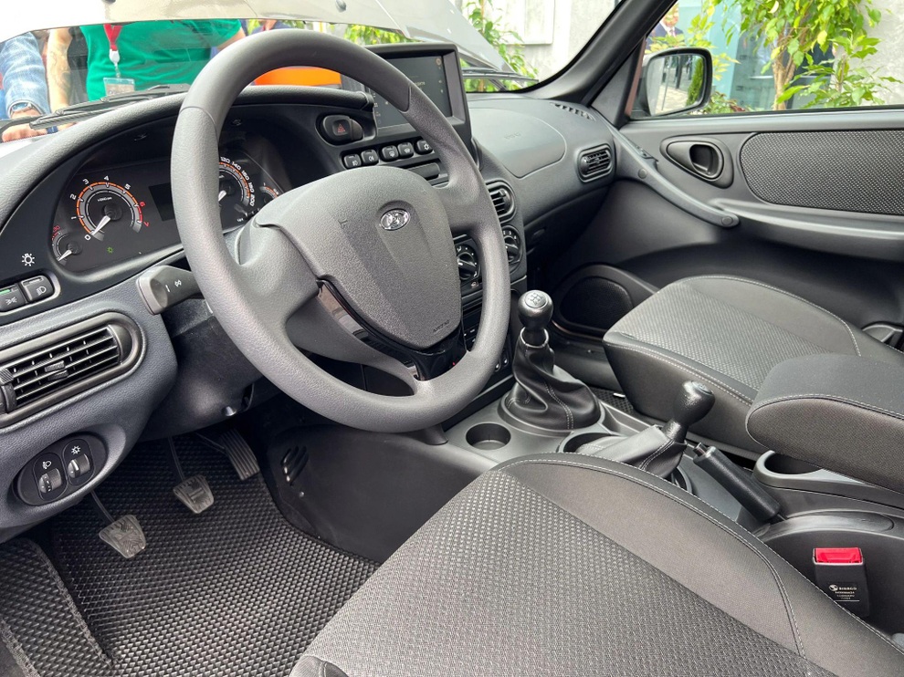 Lada Niva Travel có bản 2026 - SUV Nga phong cách “nồi đồng cối đá” giá rẻ - 3 Lada Niva Travel có bản 2026 - SUV Nga phong cách “nồi đồng cối đá” giá rẻ - 3