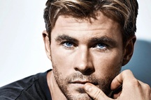 Sau khi bối rối vì... quá giàu, tài tử Chris Hemsworth dành cả một năm ở bên vợ con