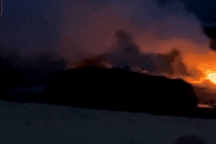 Xôn xao thông tin "lửa cháy ở biển, càng tạt nước càng cháy"