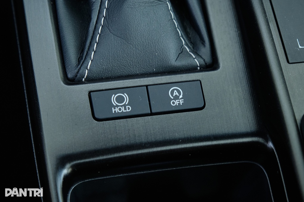 Trải nghiệm Lexus ES 250 F Sport: Lái hay hơn nhưng vẫn thiếu chút để đã - 19 Trải nghiệm Lexus ES 250 F Sport: Lái hay hơn nhưng vẫn thiếu chút để đã - 19