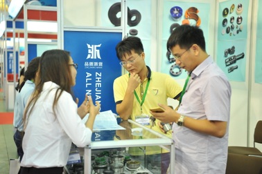 100 doanh nghiệp tham gia Hội chợ Giao dịch Hàng Xuất khẩu Chiết Giang