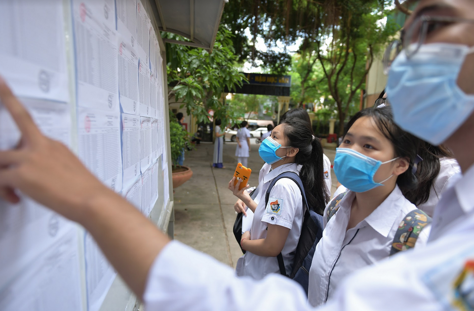 Nghiêm ngặt kiểm tra thí sinh vào làm thủ tục dự thi tốt nghiệp THPT 2020 - 5 Nghiêm ngặt kiểm tra thí sinh vào làm thủ tục dự thi tốt nghiệp THPT 2020 - 5