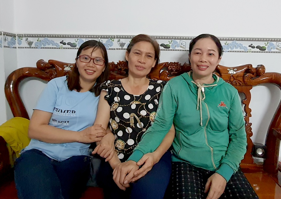 Người phụ nữ nhặt ve chai trả lại bịch vàng cho người đánh mất - 2 Người phụ nữ nhặt ve chai trả lại bịch vàng cho người đánh mất - 2