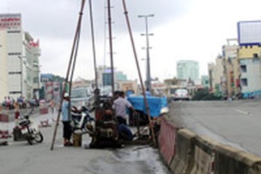 Lại rục rịch sửa cầu Văn Thánh 2