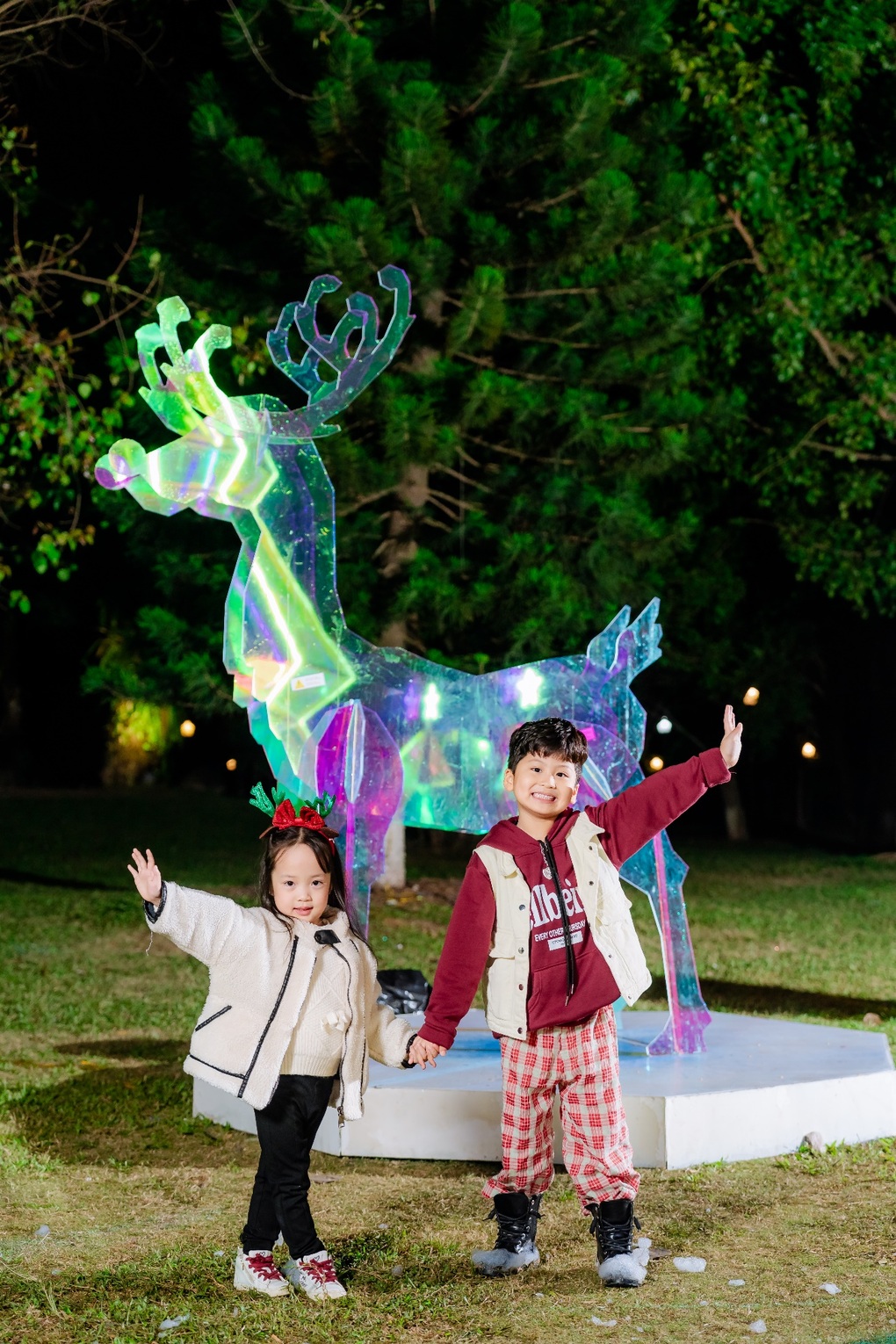 Đón Noel sớm: Cha mẹ đưa con đến Khu rừng pha lê cách hồ Hoàn Kiếm 14km - 9 Đón Noel sớm: Cha mẹ đưa con đến Khu rừng pha lê cách hồ Hoàn Kiếm 14km - 9