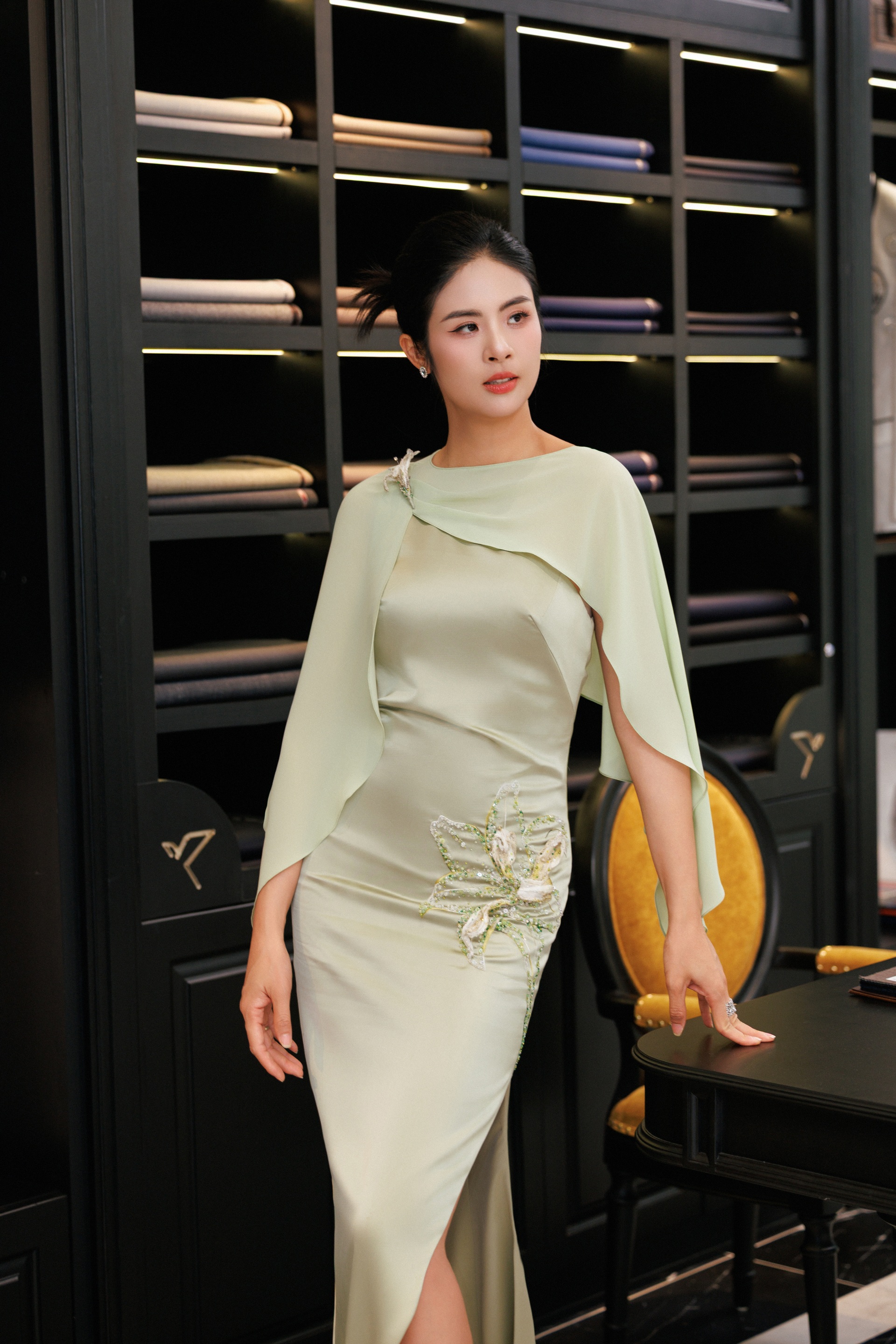 Á hậu Thụy Vân đẹp không tuổi sau gần 2 thập kỷ đăng quang, là mẹ 2 con - 4