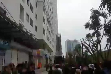 Cháy tại chung cư Linh Đàm, nhiều người mắc kẹt