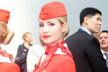 Tiêu chuẩn khắt khe của tiếp viên hàng không: cao và xinh chưa đủ