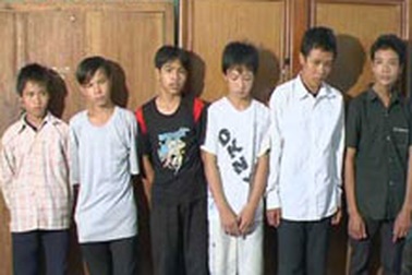 Hà Tây: Bắt nhóm “yêu râu xanh” tuổi học trò