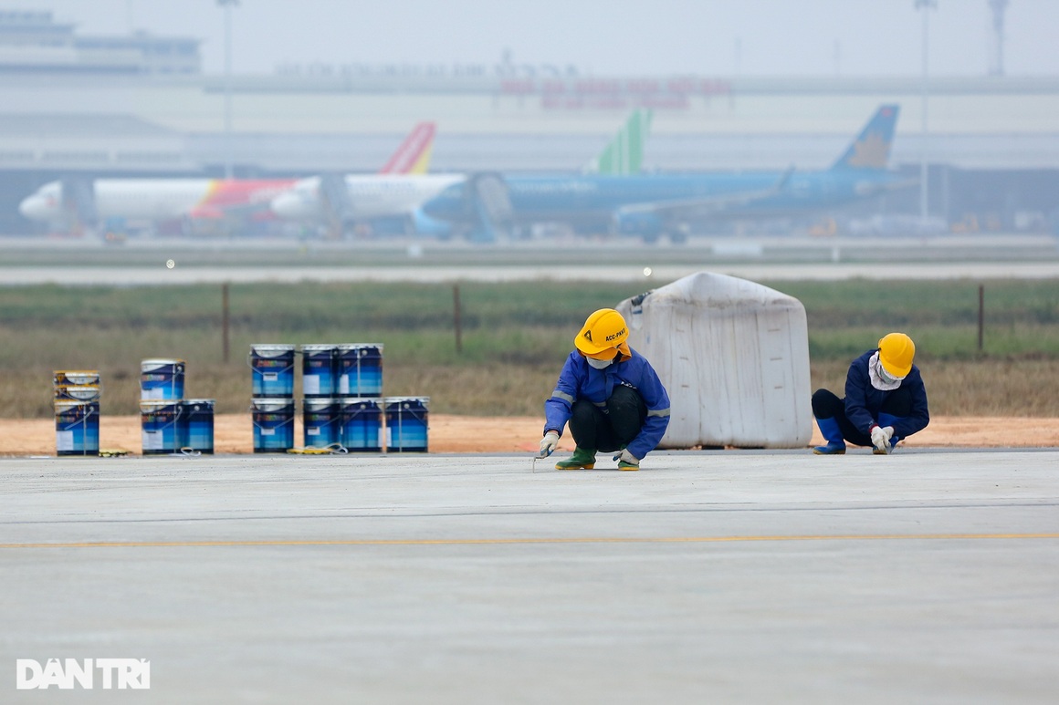 Đường băng 1A sân bay Nội Bài gấp rút hoàn thiện sửa chữa trước Tết Âm lịch - 8 Đường băng 1A sân bay Nội Bài gấp rút hoàn thiện sửa chữa trước Tết Âm lịch - 8