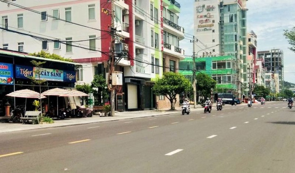 Phố văn hóa - nghệ thuật “bít” đường kinh doanh, nhiều hộ dân ngơ ngác - 2 Phố văn hóa - nghệ thuật “bít” đường kinh doanh, nhiều hộ dân ngơ ngác - 2