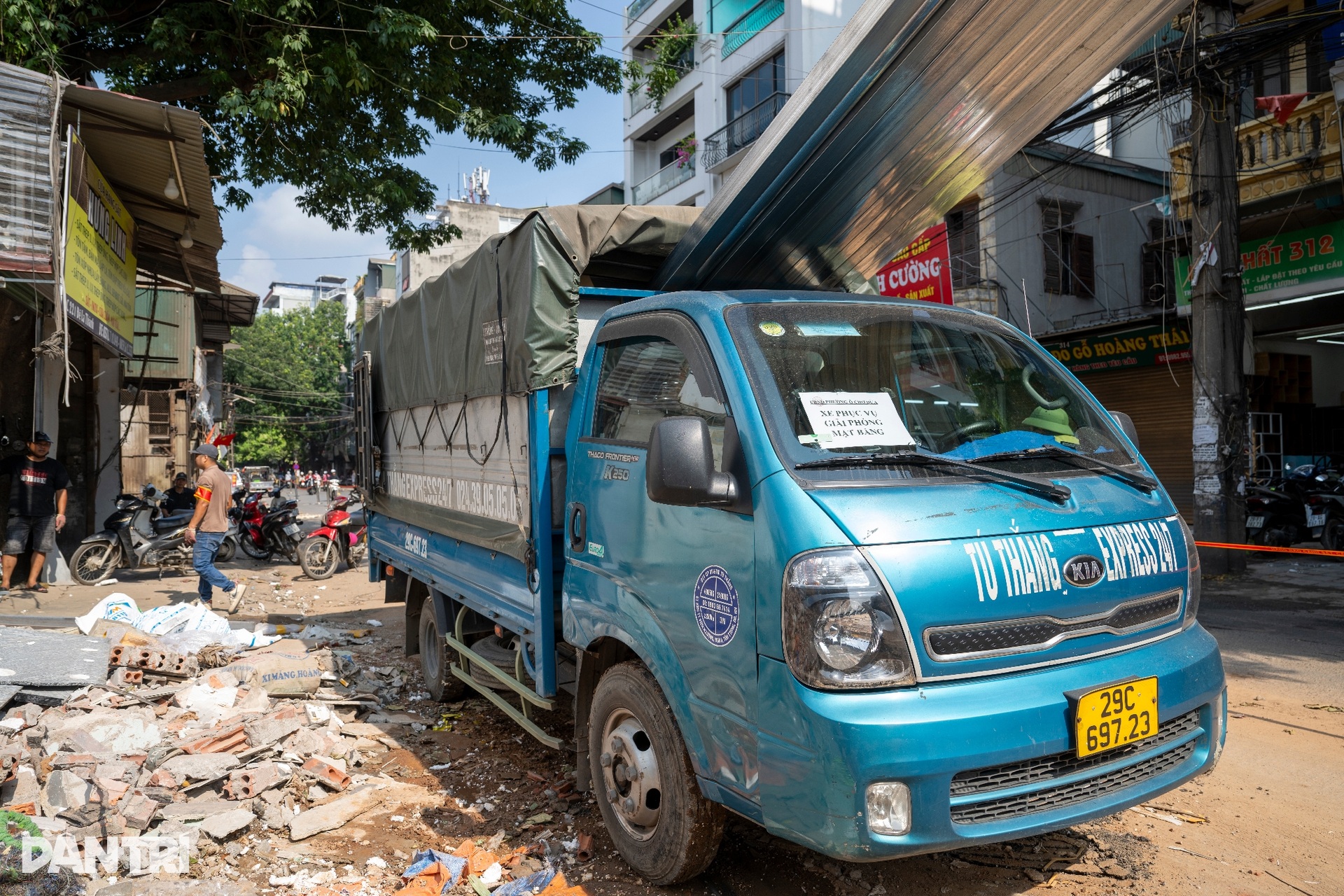 Người dân hối hả dọn nhà, nhường đất cho dự án bãi đỗ xe trên Vành đai 1 - 10