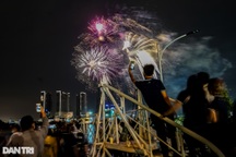 Lãnh đạo TPHCM kể về những ngày "cân não" quyết định bắn pháo hoa mừng 30/4