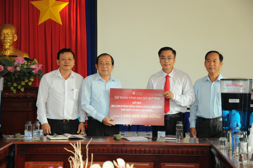 Bản lĩnh đại gia vàng bạc đá quý thời dịch bệnh Covid-19 - 3