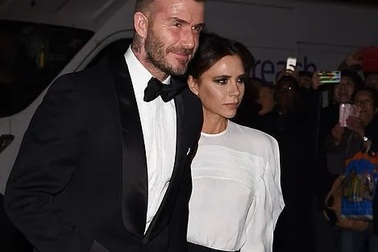 Victoria Beckham "sang chảnh" sánh đôi chồng