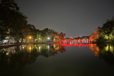 Thủ tướng Singapore "khoe" ảnh cầu Thê Húc, đền Ngọc Sơn lên mạng xã hội