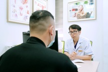 Sát ngày cưới, chàng trai cầu cứu bác sĩ vì "trên bảo dưới không nghe"