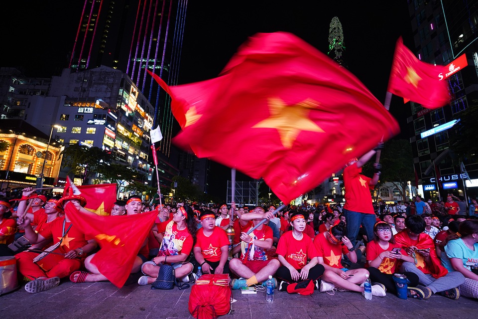 Hoa hậu Di Khả Hân cùng hàng triệu trái tim hướng về đội tuyển Việt Nam - 1 Hoa hậu Di Khả Hân cùng hàng triệu trái tim hướng về đội tuyển Việt Nam - 1