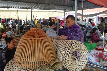 Nét độc đáo phiên 28 Tết ở chợ cổ gần 700 năm tuổi tại Nam Định