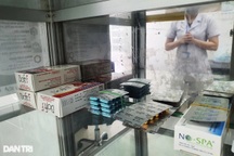 Bác sĩ tìm thuốc cấp cứu từ kho dữ liệu trên mạng