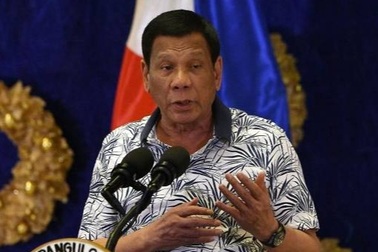 Philippines cấm công chúng chạm vào tổng thống