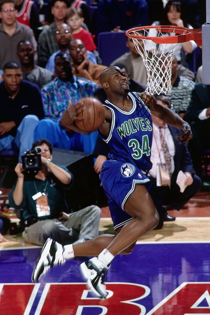 Từ Allen Iverson đến Dennis Rodman: Top 10 “bad boy” khét tiếng nhất NBA - Ảnh 9. Từ Allen Iverson đến Dennis Rodman: Top 10 “bad boy” khét tiếng nhất NBA - Ảnh 9.