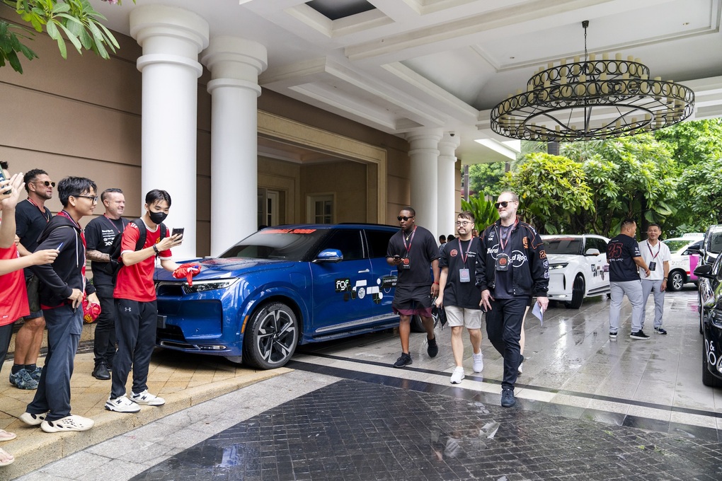 Công ty đứng sau dàn xe điện VinFast đưa đón sao quốc tế tại Gumball 3000 - 5