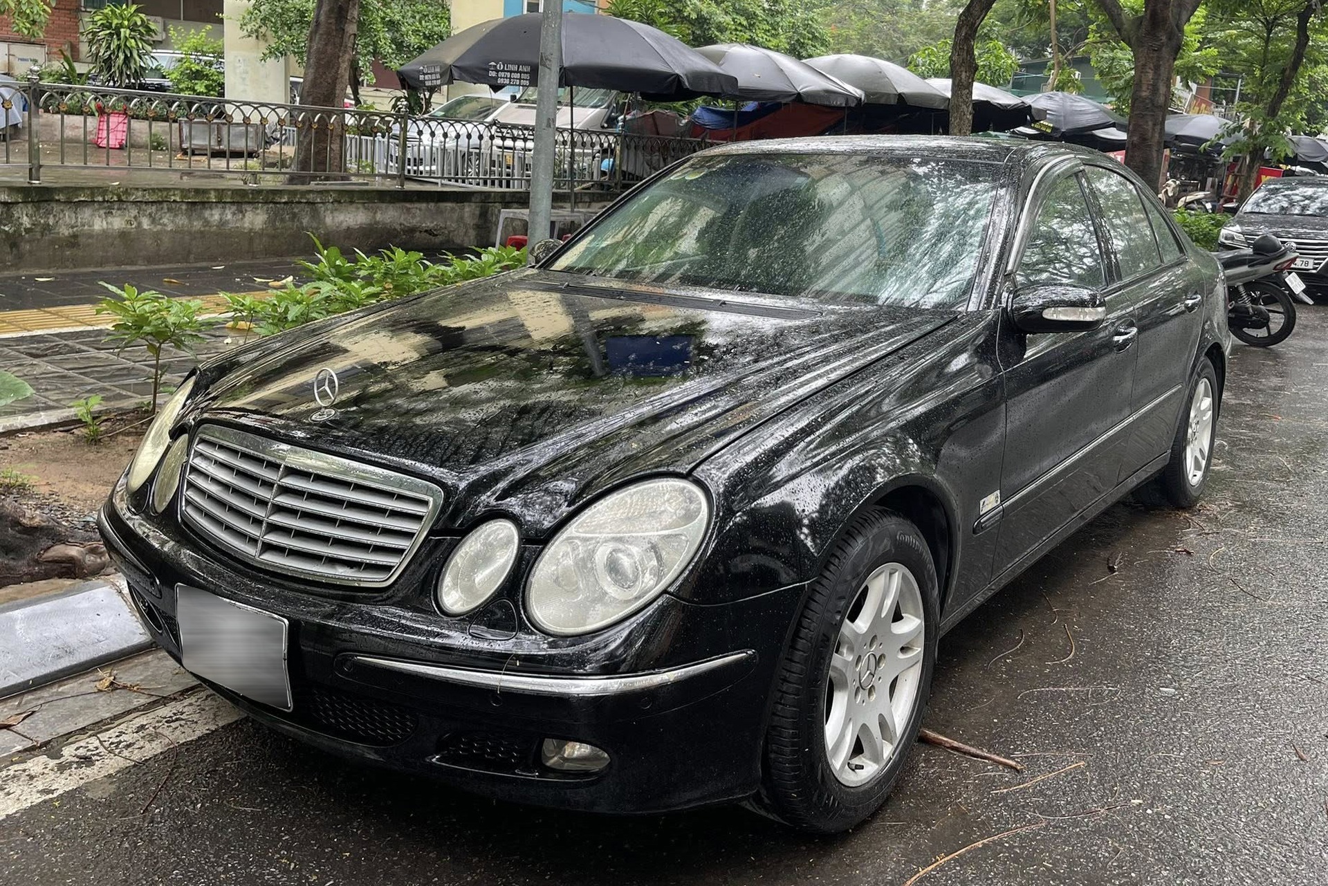 Đi 20 năm, xe sang Mercedes-Benz E240 rao bán giá rẻ hơn Honda SH - 6 Đi 20 năm, xe sang Mercedes-Benz E240 rao bán giá rẻ hơn Honda SH - 6