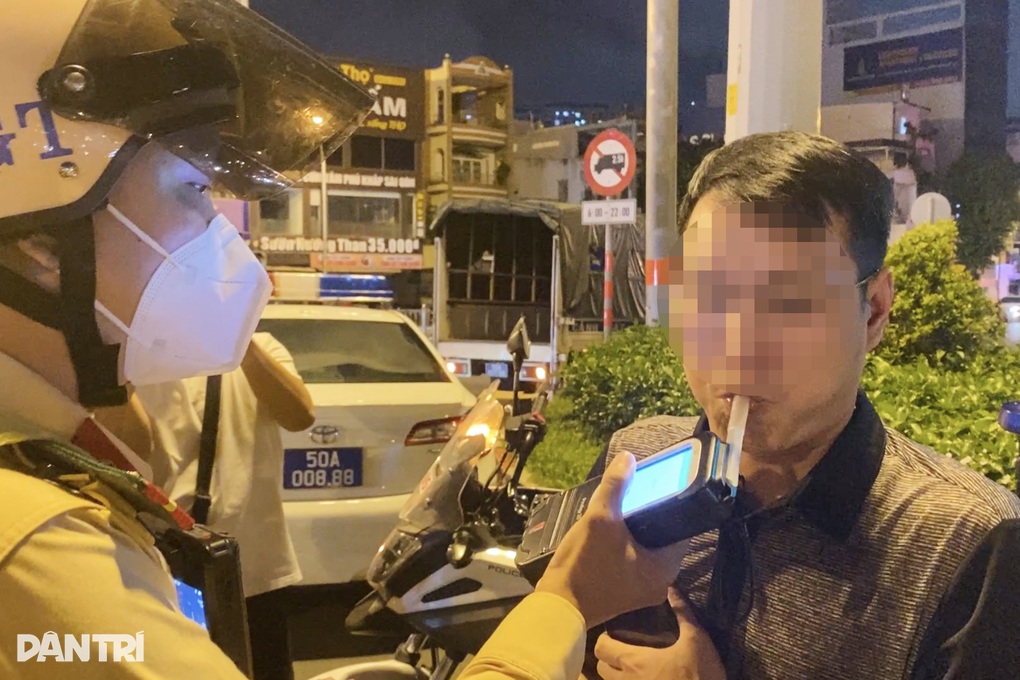 Tài xế vi phạm nồng độ cồn vượt mức kịch khung nói do ăn vải - 1 Tài xế vi phạm nồng độ cồn vượt mức kịch khung nói do ăn vải - 1
