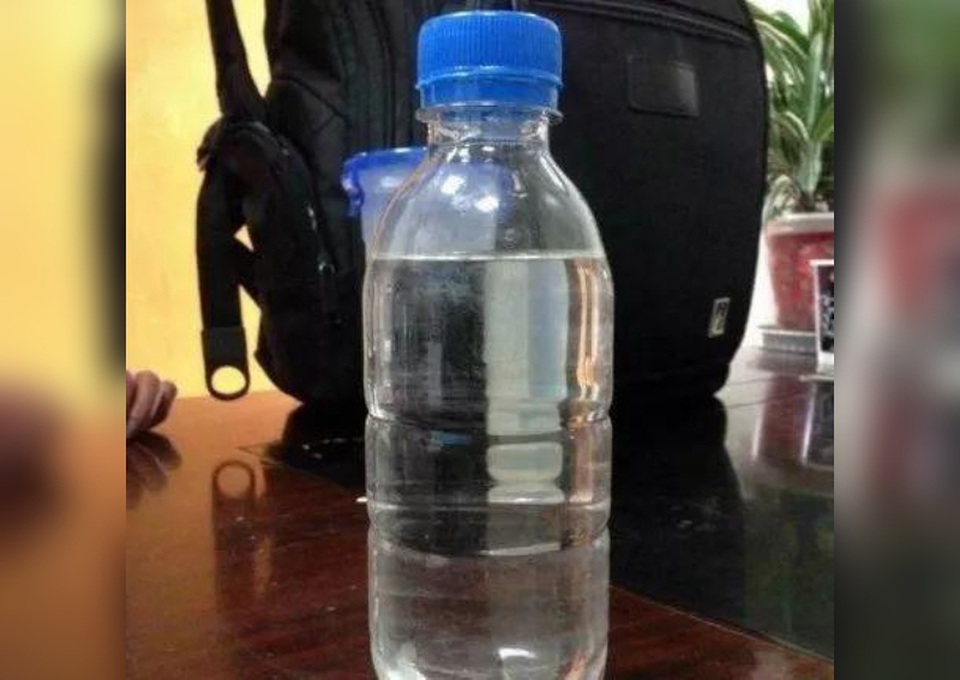 Nhầm lẫn tai hại, bố mẹ dùng rượu trắng để pha sữa cho con - 1 Nhầm lẫn tai hại, bố mẹ dùng rượu trắng để pha sữa cho con - 1