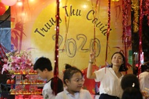 Sôi động đêm trung thu trên đường phố Hà Nội