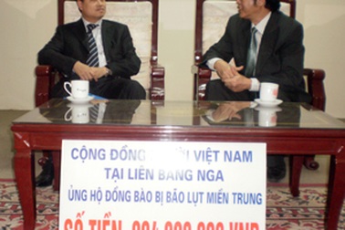 Việt kiều tại Nga ủng hộ trên 900 triệu đồng cho đồng bào bão lụt