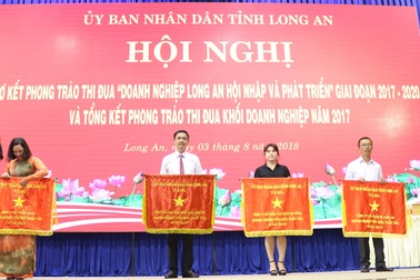 Bitex nhận cờ thi đua doanh nghiệp tiêu biểu xuất sắc