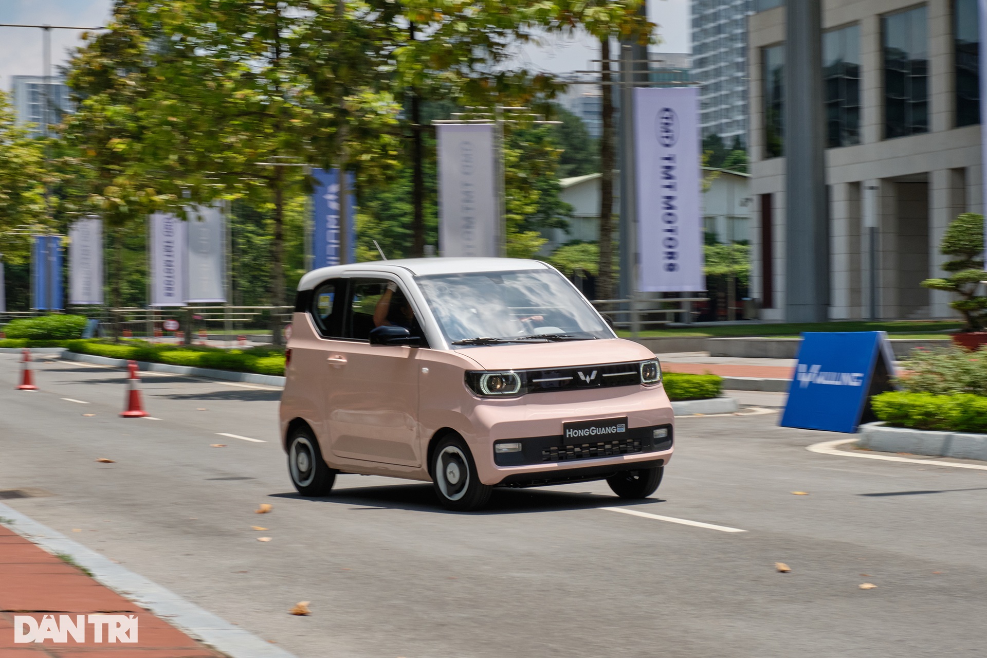 Giá bằng 3 chiếc Honda SH, ô tô điện mini có gì để thuyết phục khách Việt? - 24 Giá bằng 3 chiếc Honda SH, ô tô điện mini có gì để thuyết phục khách Việt? - 24