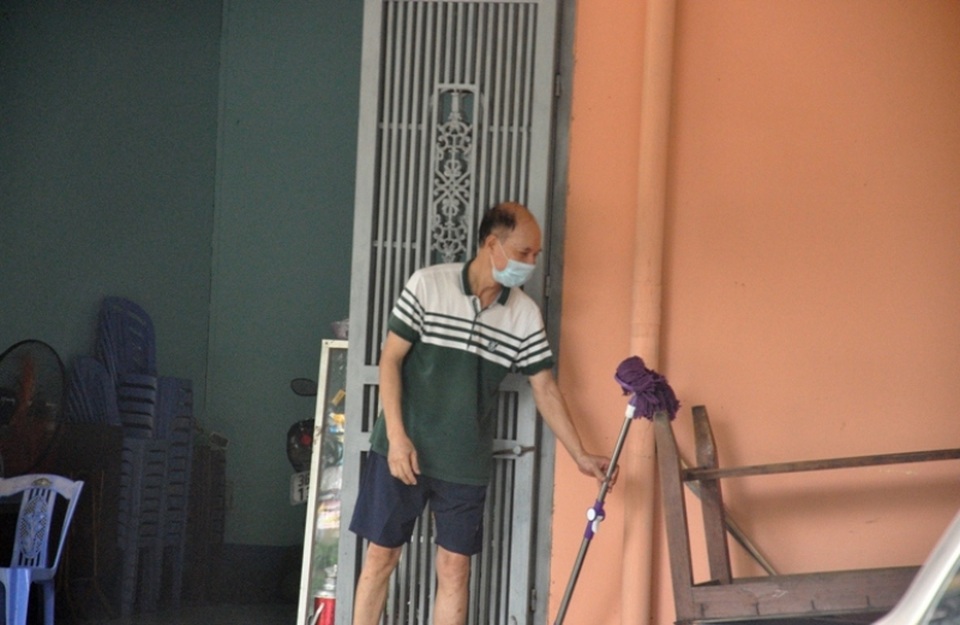 Lấy mẫu xét nghiệm toàn bộ chung cư có bệnh nhân Covid-19 - 4 Lấy mẫu xét nghiệm toàn bộ chung cư có bệnh nhân Covid-19 - 4